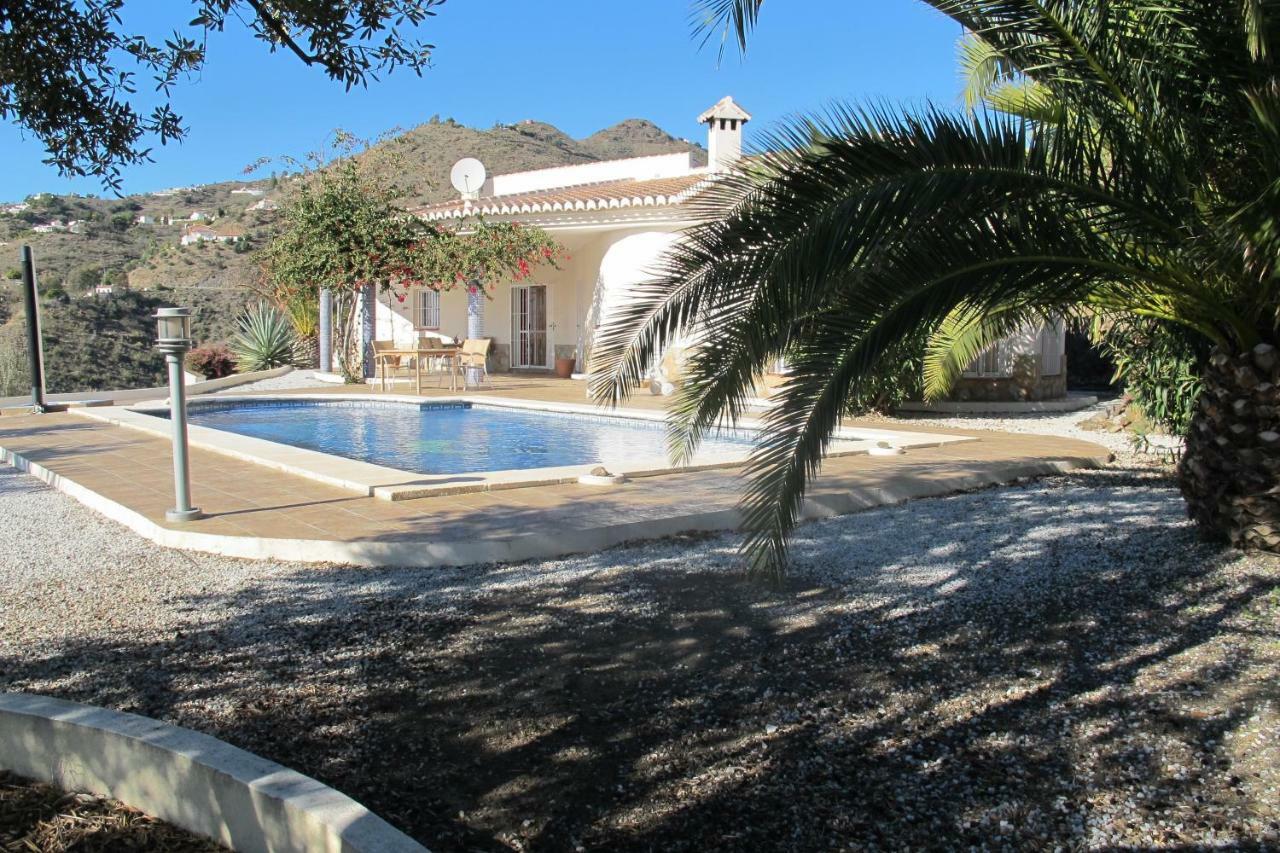 Villa Camakini With Heated Pool And Sea View Arenas Kültér fotó