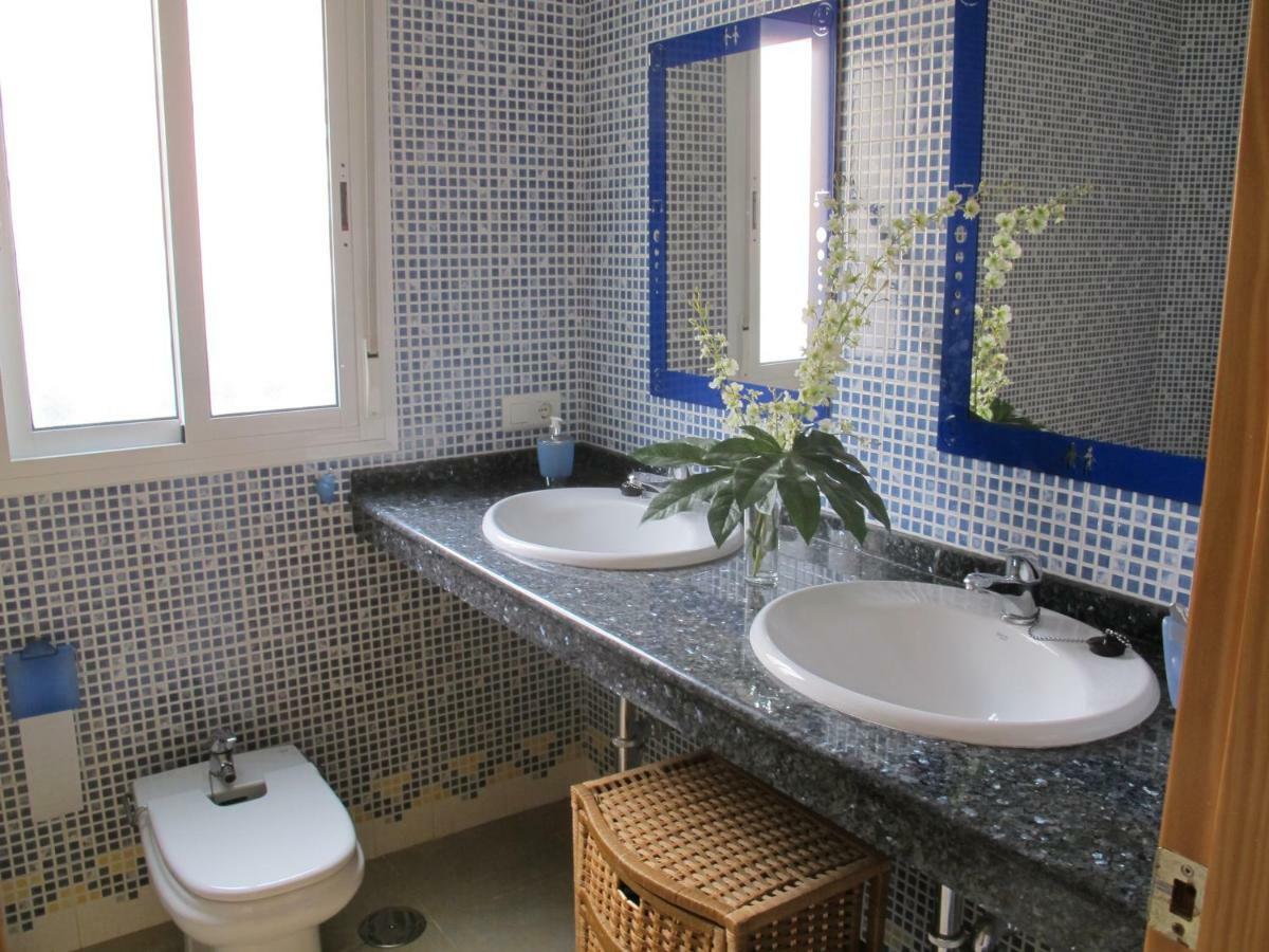 Villa Camakini With Heated Pool And Sea View Arenas Kültér fotó