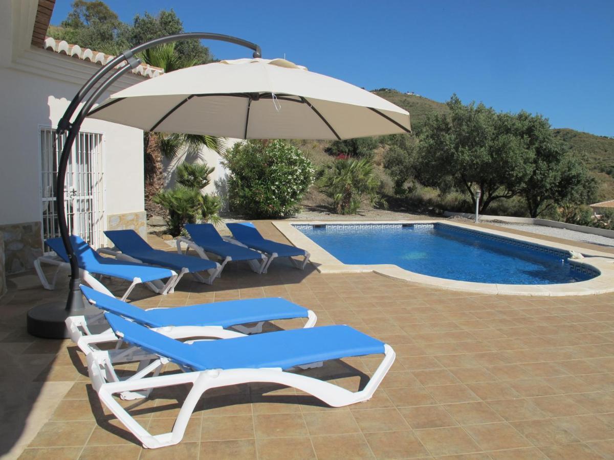 Villa Camakini With Heated Pool And Sea View Arenas Kültér fotó