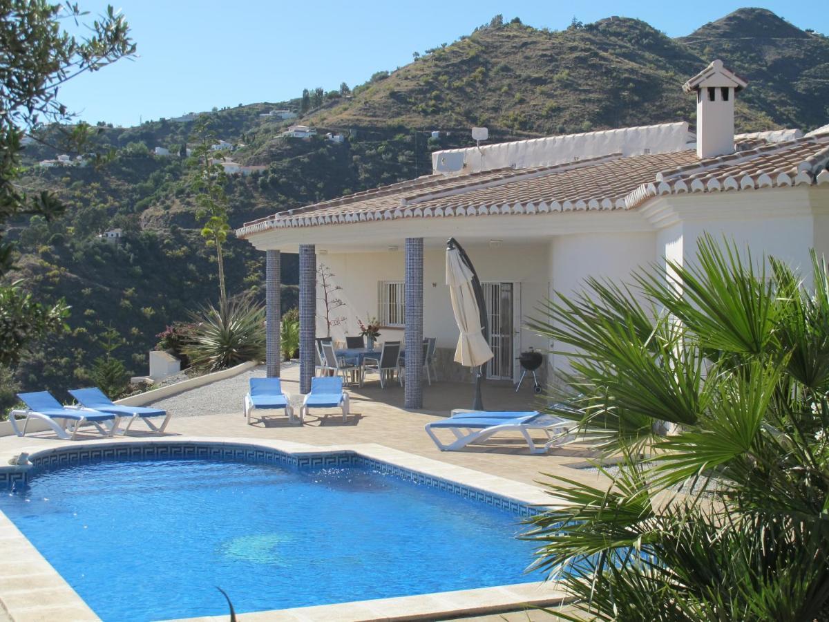 Villa Camakini With Heated Pool And Sea View Arenas Kültér fotó