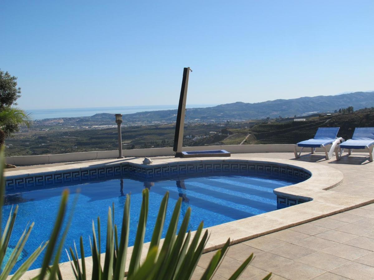 Villa Camakini With Heated Pool And Sea View Arenas Kültér fotó