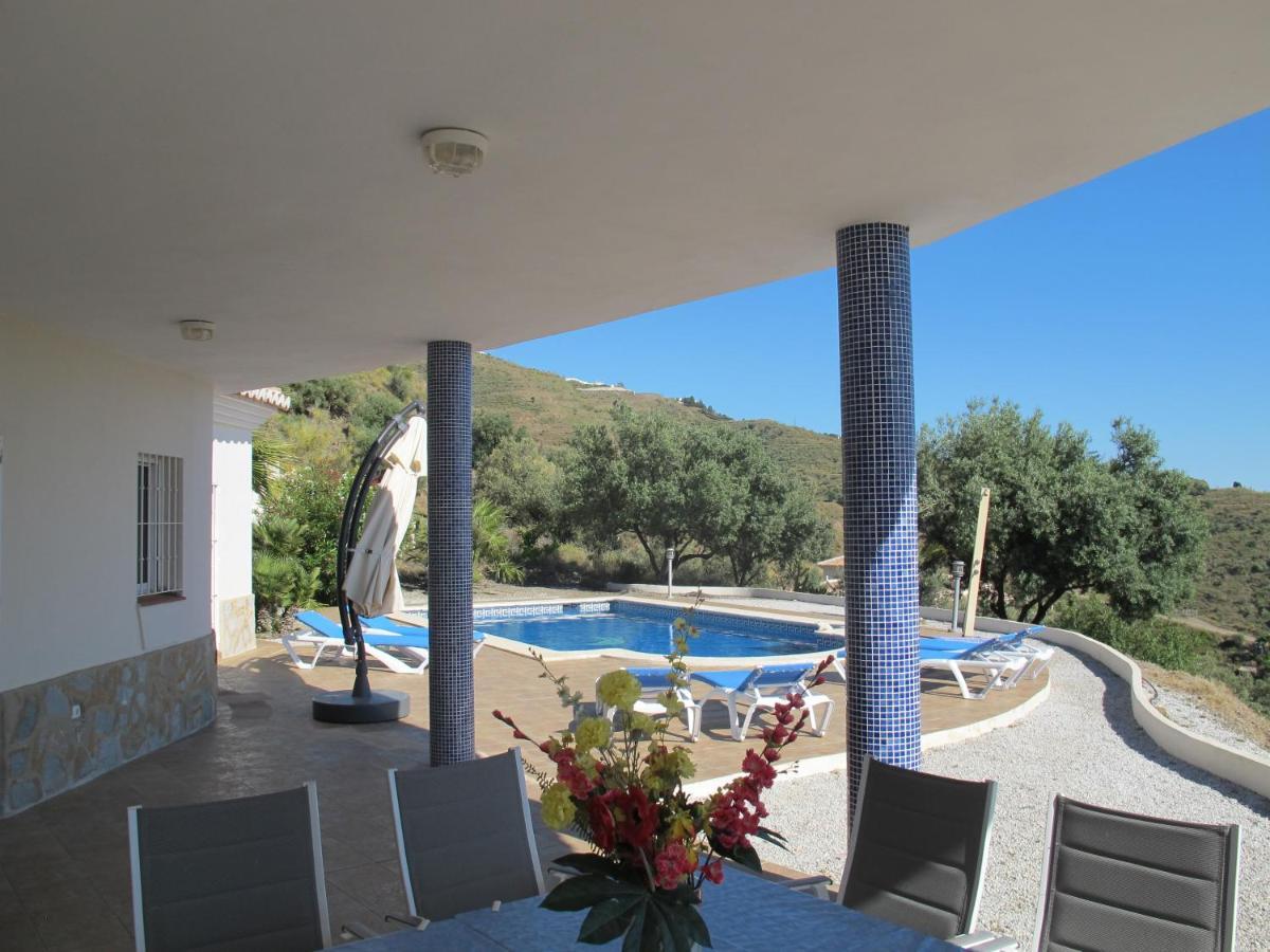 Villa Camakini With Heated Pool And Sea View Arenas Kültér fotó